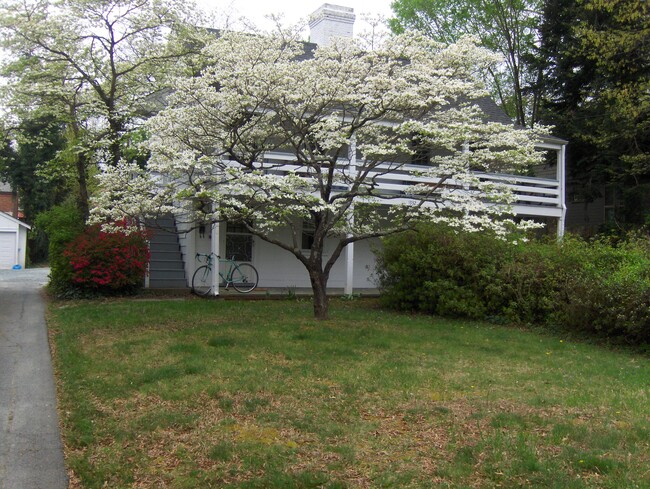 Foto del edificio - 1932 Lewis Mountain Rd