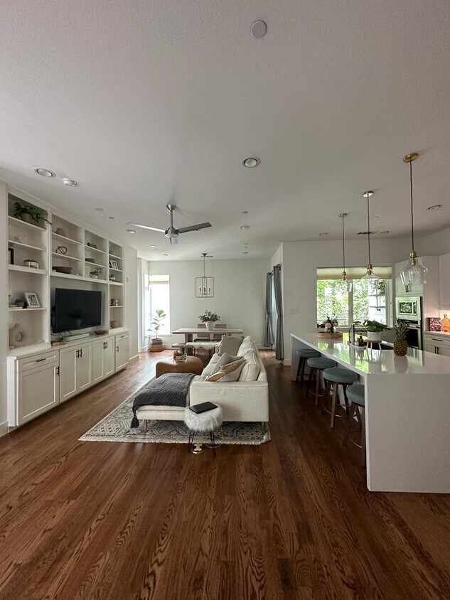 Primary Photo - 5705 Bryan Pky