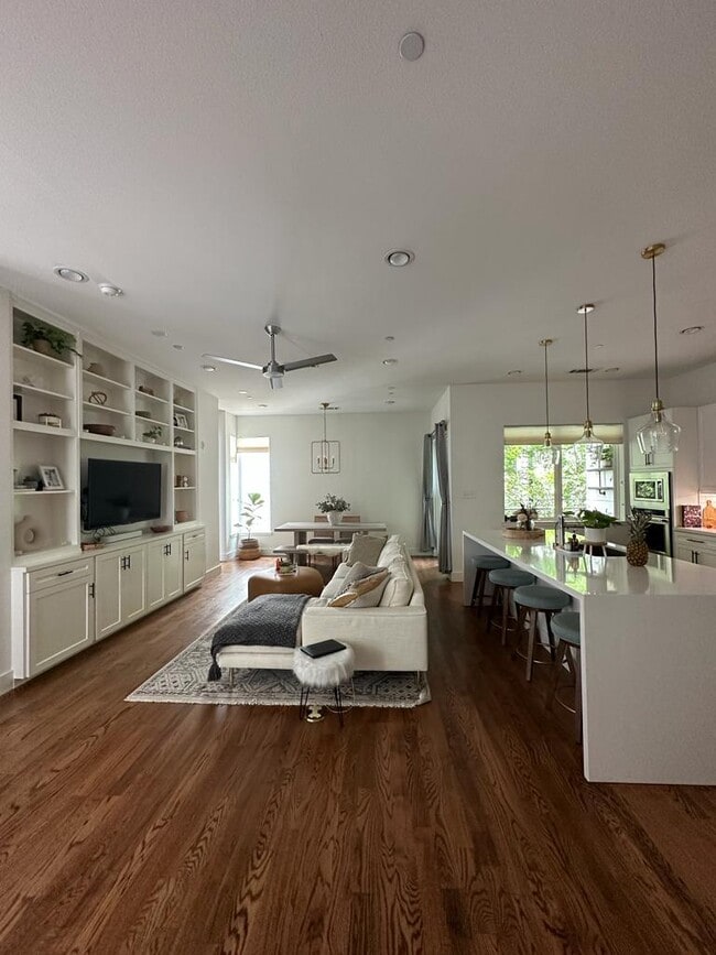 Building Photo - 5705 Bryan Pky