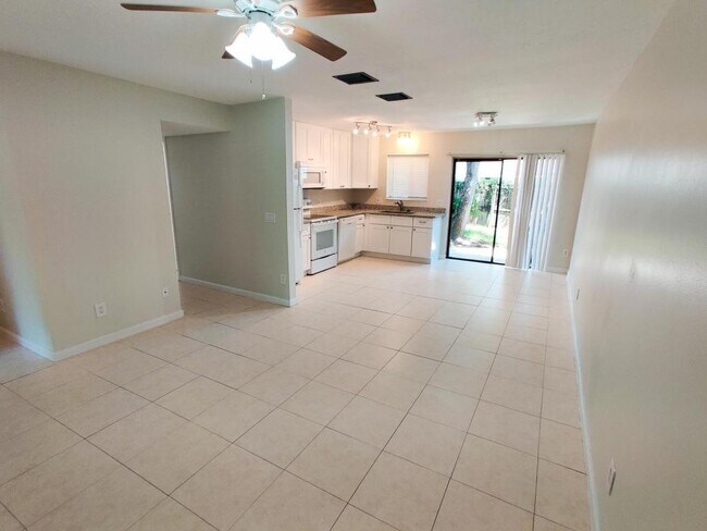 Foto del edificio - 517 E Warren Ave.