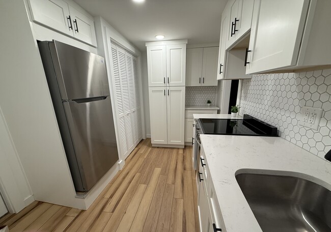 Building Photo - 717 Asbury Ave