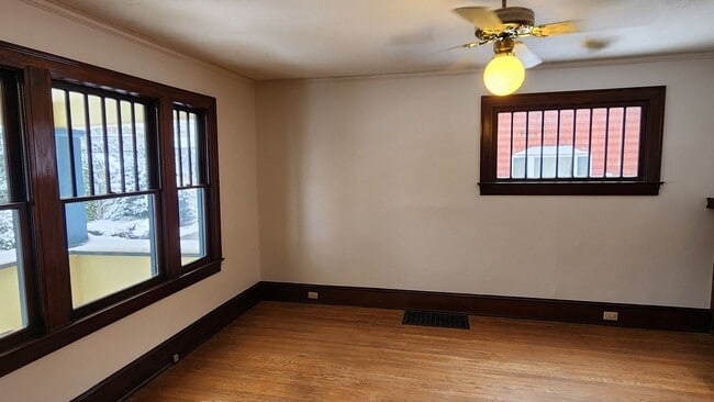 Building Photo - Four Bedroom Single Family Home in Bradford PA! Off Street Parking!