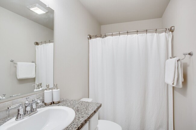 Foto del edificio - New Construction 3/2/2 in Cooper District!