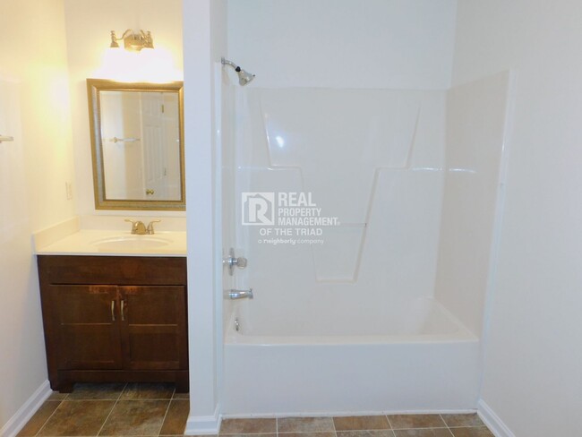 Building Photo - Cute 3 Bed / 2 Bath Home in Greensboro!