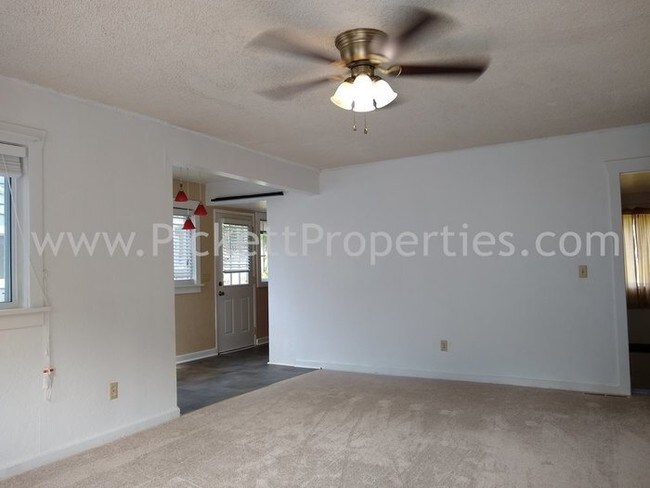 Foto del edificio - 1306 Poindexter Ave W