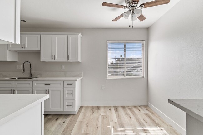 Building Photo - 1050 Gaviota Ave