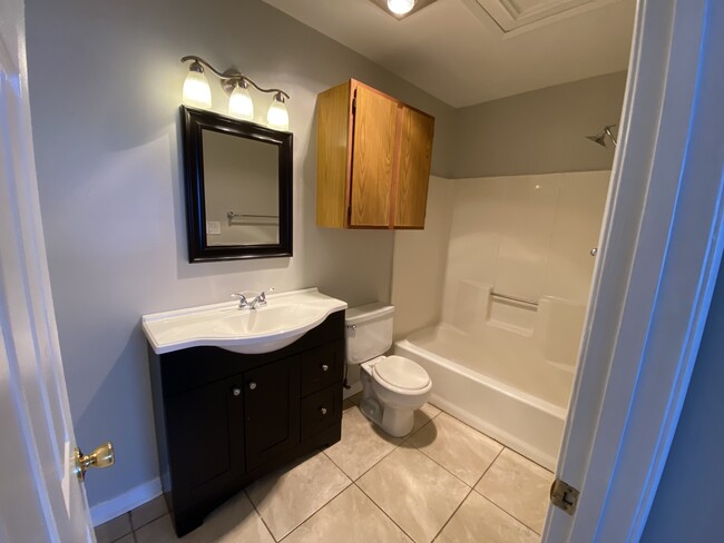 Building Photo - 248 Settlers Park Dr
