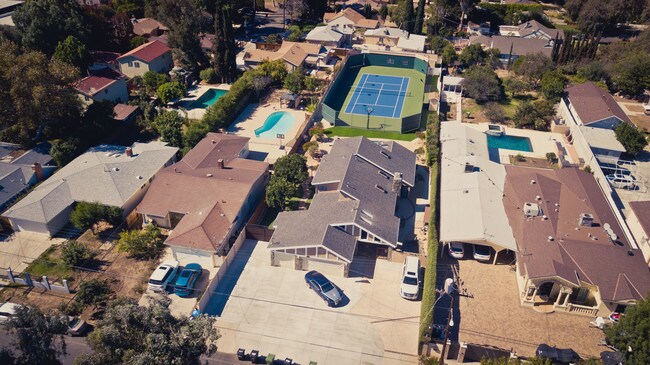 Foto del edificio - 6443 Matilija Ave