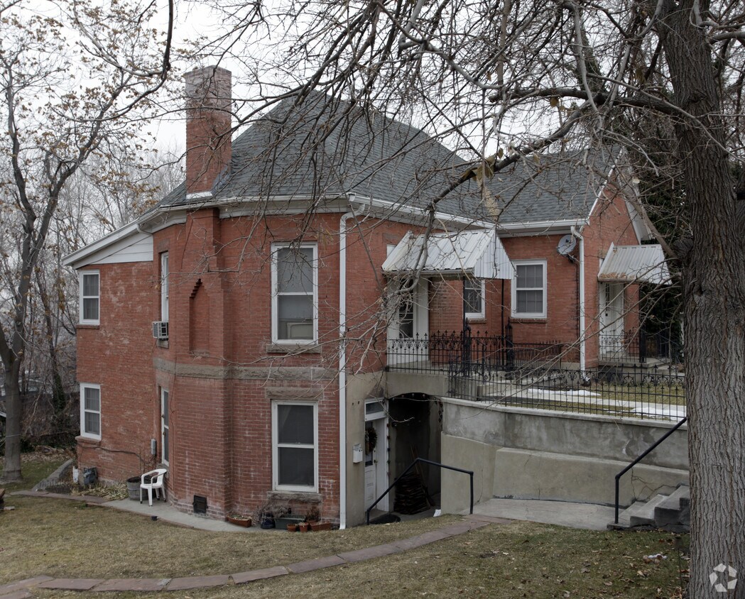 Building Photo - 307 N Center St