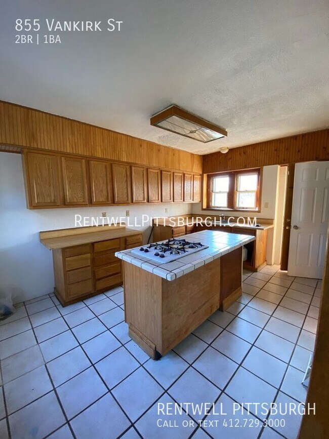 Building Photo - 855 Vankirk St