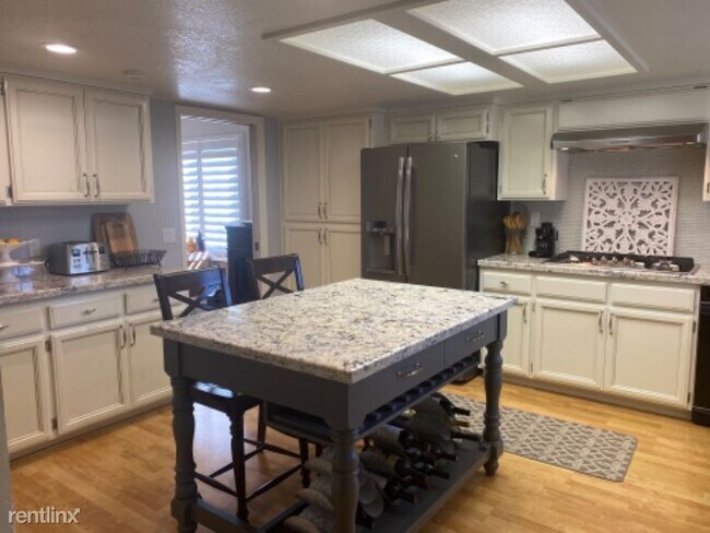 Foto del edificio - 3 br, 2.5 bath Condo - 954 W Cross St