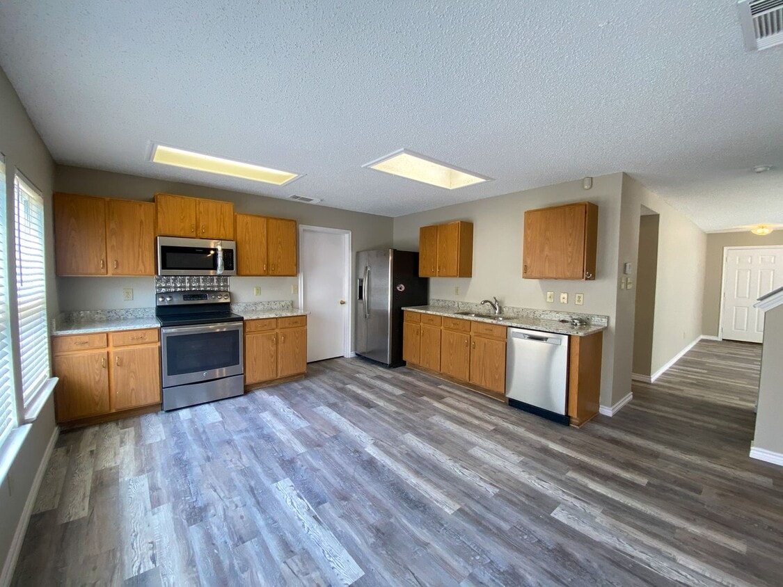 Foto principal - Beautiful 3/2 home in Hunters Mill!