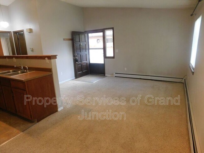 Building Photo - 557 W Good Hope Cir