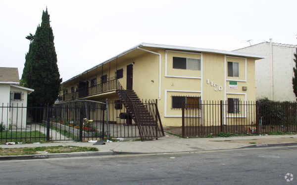 Building Photo - 1150 W 88th St