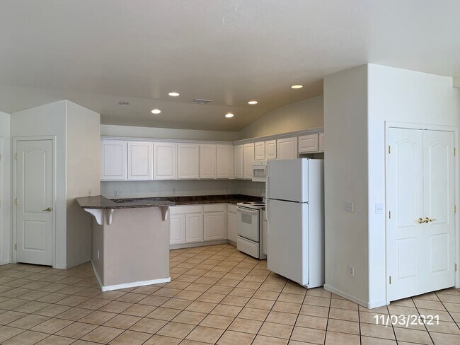 Foto del edificio - MOVE IN SPECIAL -  HOUSE - VERDE SANTA FE ...