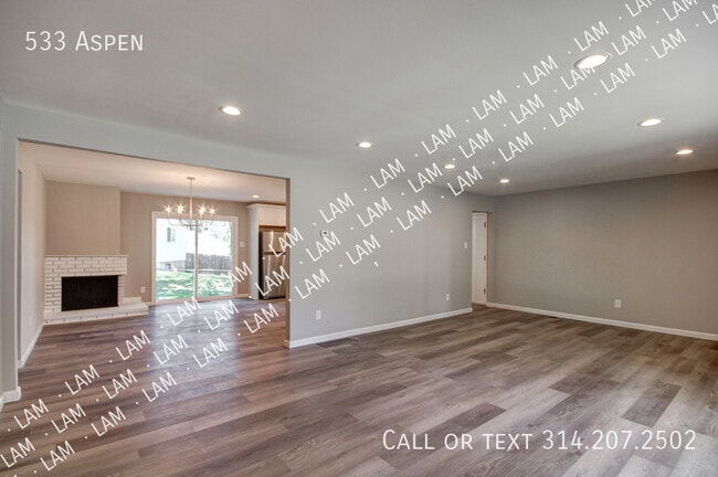 Building Photo - 533 Aspen Dr