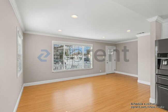 Building Photo - 498 N Fair Oaks Ave