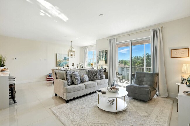 Foto del edificio - 15773 Beachcomber Ave