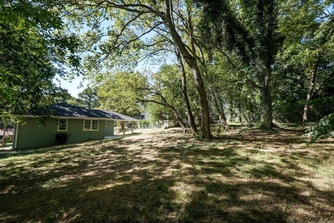 Building Photo - 2772 Dearwood Dr SW