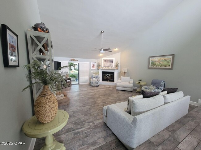 Building Photo - 633 Amberjack Dr