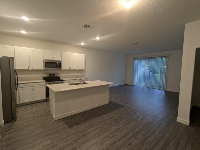 Building Photo - 4588 Hollister Ave