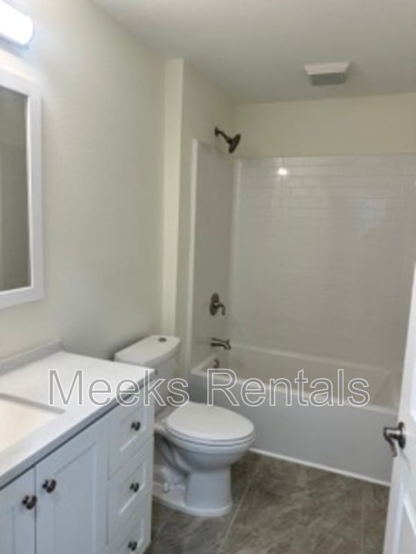 Foto del edificio - 310 68th St SE