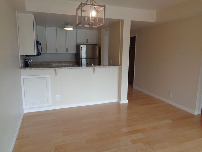 Building Photo - 601