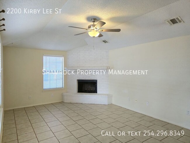 Foto del edificio - 2/2 Duplex in Midway ISD!