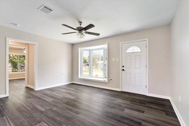 Building Photo - 1217 Parkway Dr