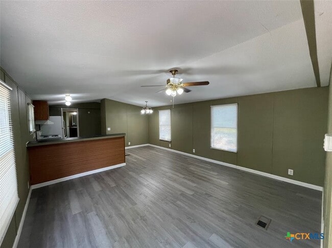 Building Photo - 122 Sonnyland Dr