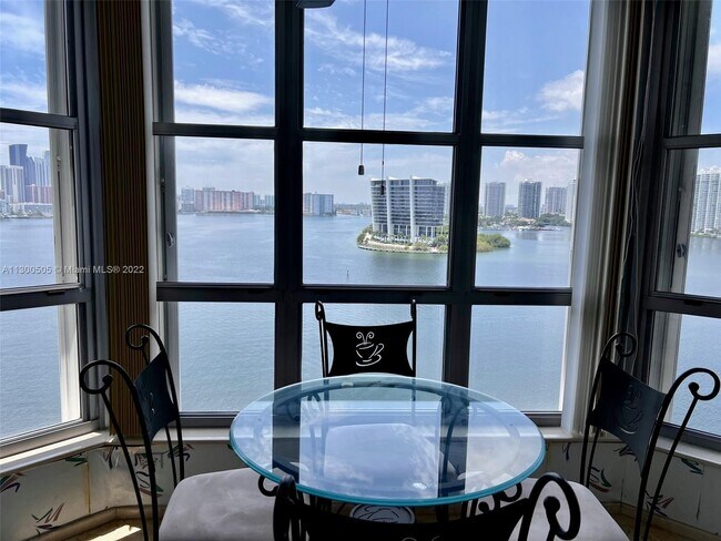Foto del edificio - 3600 Mystic Pointe Dr