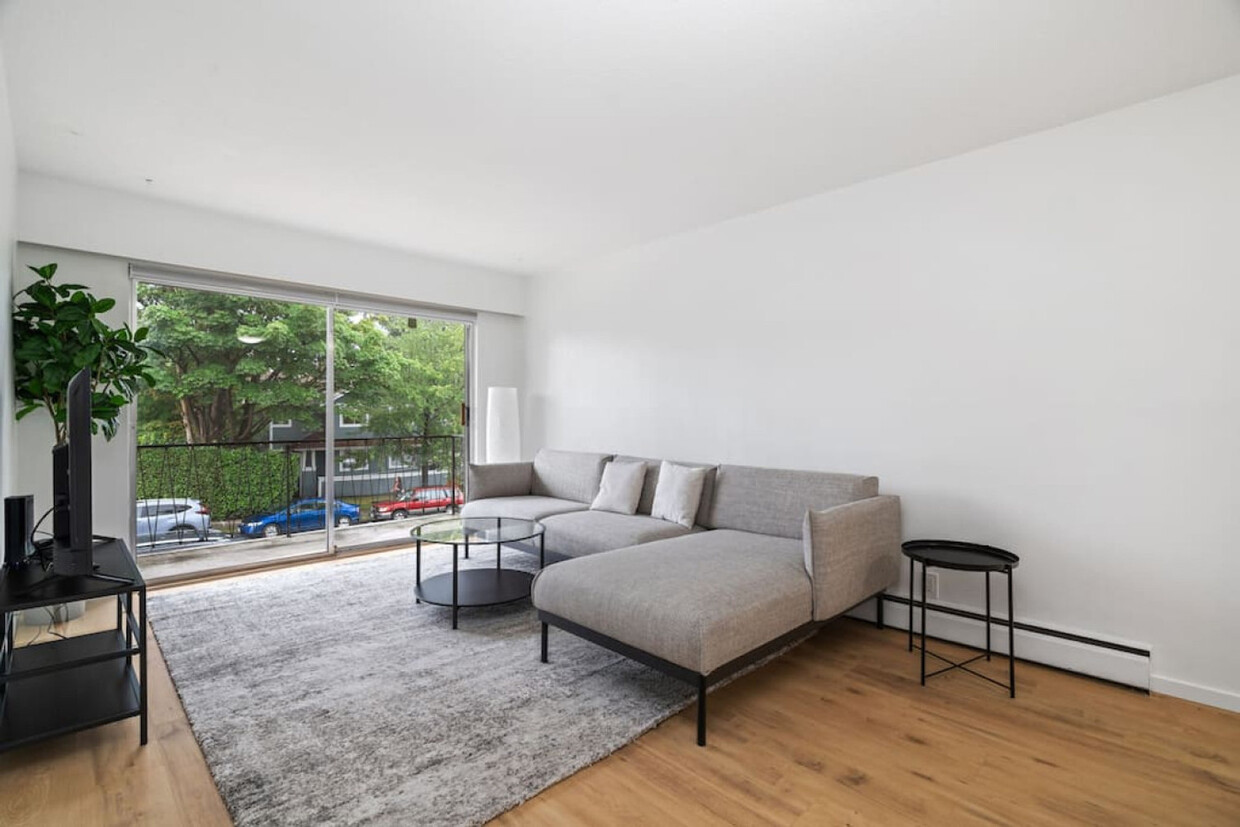 Primary Photo - 229 E 13th Ave