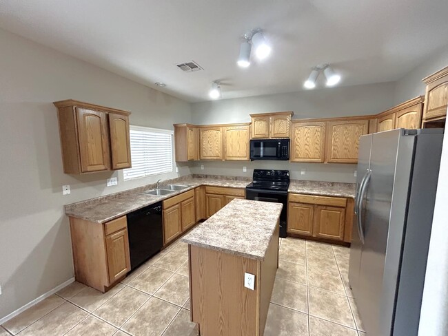 Building Photo - 5435 W Shumway Farm Rd