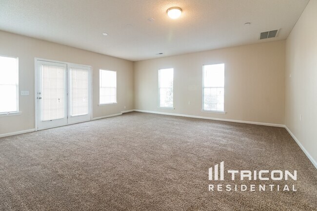Foto del edificio - 395 Legend Oaks Dr