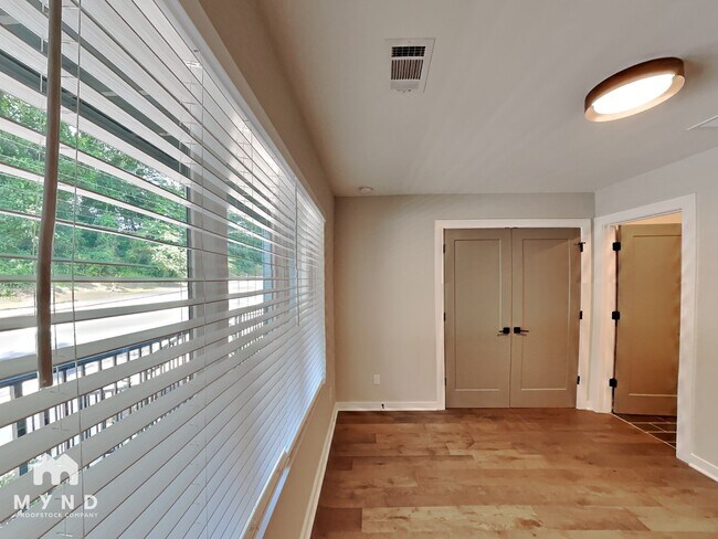 Foto del edificio - 1447 Walker Pl SE