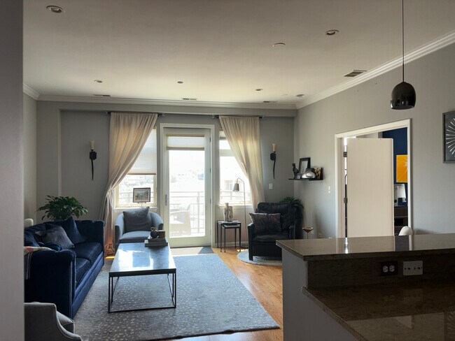 Foto del edificio - 4950 N Western Ave