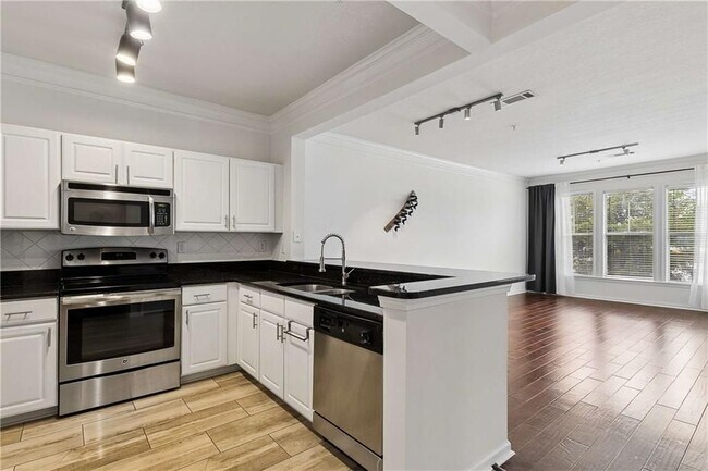 Building Photo - 1850 Cotillion Dr