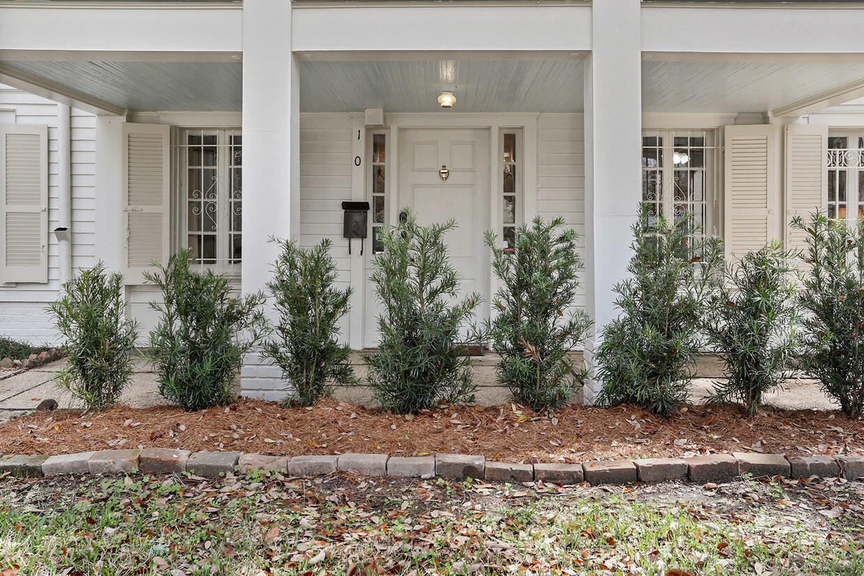 Private Entrance - 7027 Green St
