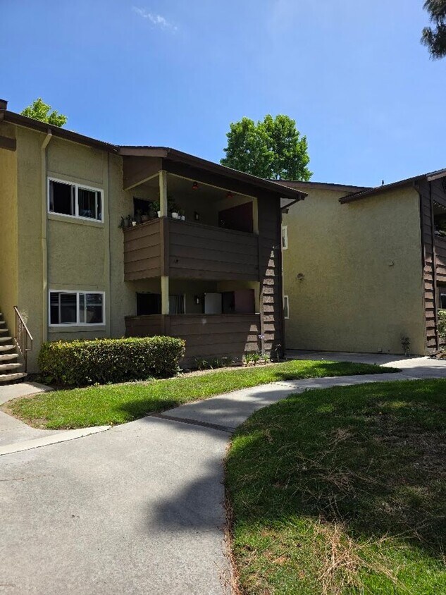 Foto principal - Two Bedroom Upper Unit Condo in Oceanside