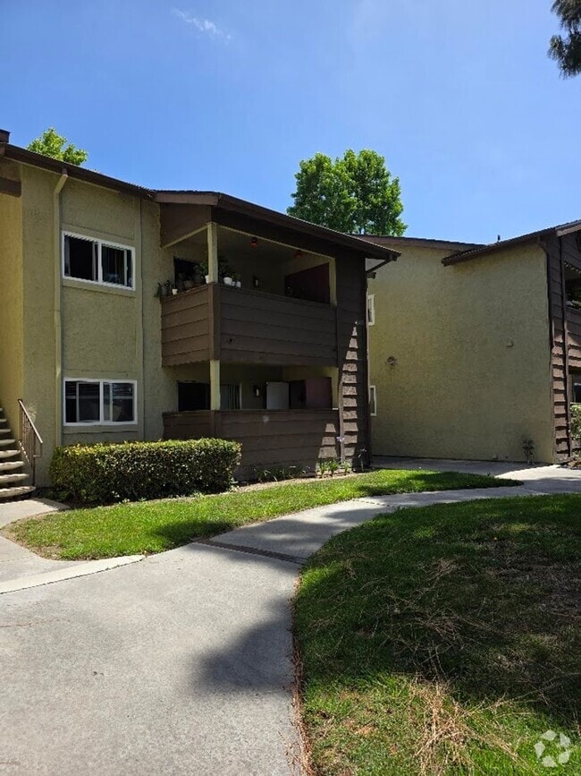 Building Photo - 510 Calle Montecito