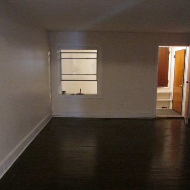 Building Photo - 7003 Elmwood Ave