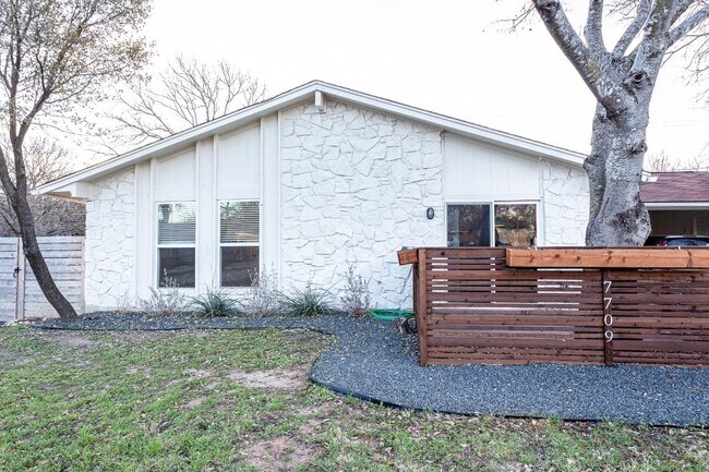 Building Photo - 7709 Eastcrest Dr