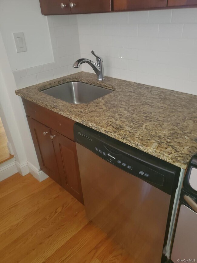 Building Photo - 58 Main St