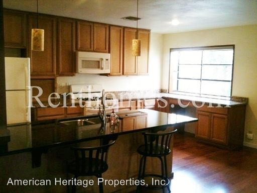 Building Photo - 3243 Meadow Ln