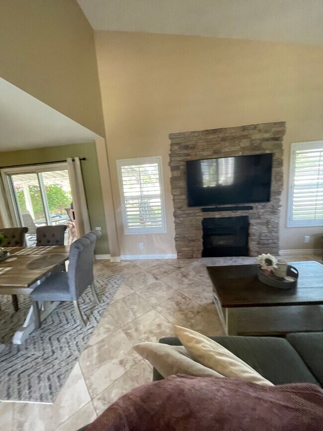 Foto del edificio - Gorgeous home in Tustin Ranch