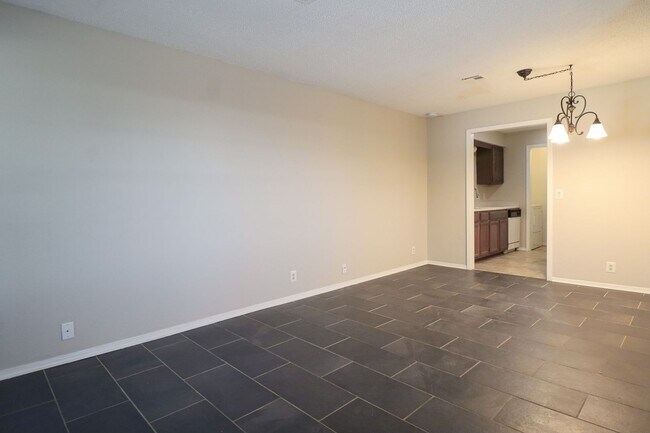 Foto del edificio - Charming 1 Bed/ 1 Bath Condo in South Tulsa!
