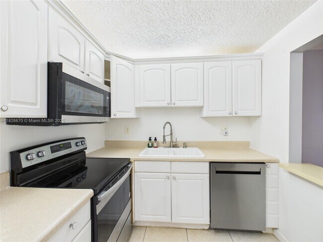 Foto del edificio - 4113 NW 88th Ave