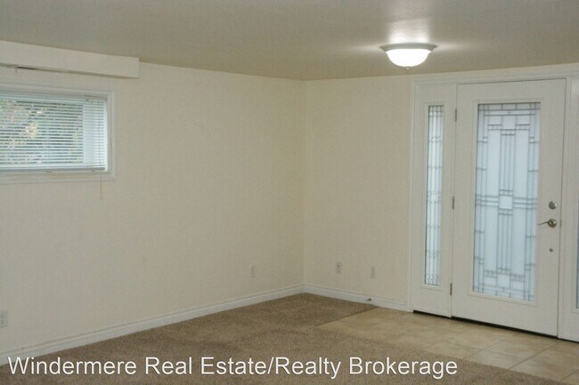 Building Photo - Studio, 1 bath House - 2515 NW 92nd #B