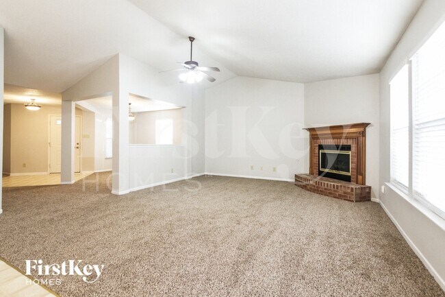Foto del edificio - 744 Thornwood Ln