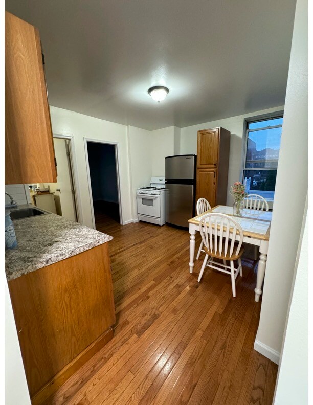 Kitchen - 6865 76th St